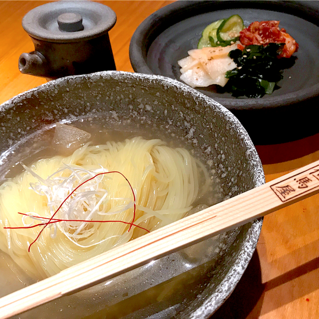 私は焼肉屋さんであまり肉は食べませぬが 冷麺とかトックやクッパは好きどすという事で 今日は冷麺シンプルで綺麗で御座いますわ/にゃあ（芸名） |  Snapdish[スナップディッシュ] (ID:nvHHia)